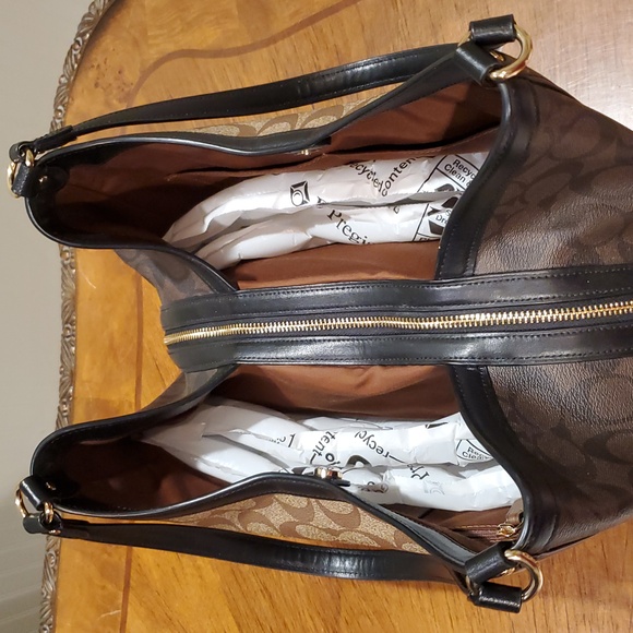 Like NEW Coach Signature Kristy Bag - Picture 8 of 12